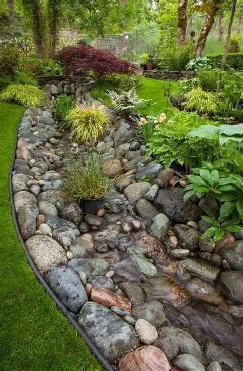 RIO ARTIFICIAL DE PIEDRAS | Small backyard landscaping, Landscaping with rocks, Backyard landscaping