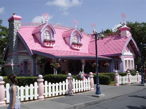 Disney Vacation Kingdom: Minnie's House Exterior