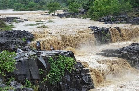 Visit These Top 12 Waterfalls In Telangana & Enjoy Its Breathtaking Beauty