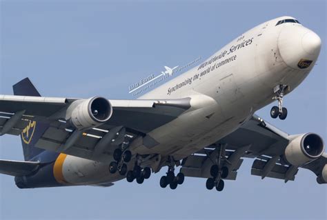 UPS Boeing 747-400 at Anchorage on Mar 11th 2014, blew tyres and ...