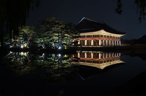 Gyeongbokgung Palace Lights Up the Night - 100 Thimbles in a Box