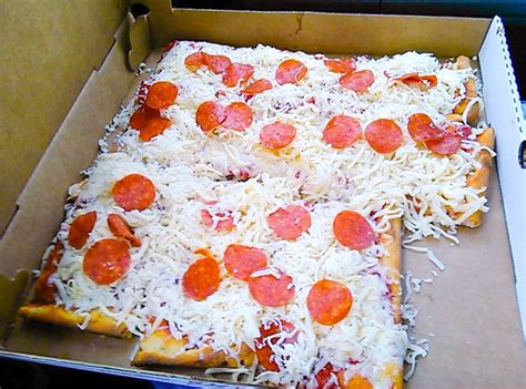 TIL about "Ohio Valley Pizza" where the crust is cooked, then the toppings are put on cold : r ...