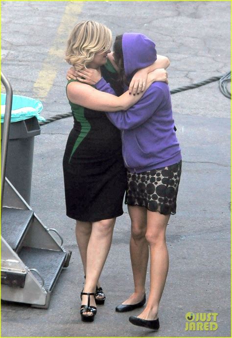 Amy Poehler Playfully Kisses Aubrey Plaza on 'Parks & Rec' Set: Photo ...