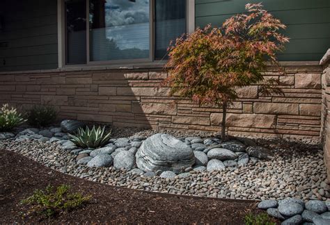 River Rock and Black Mulch Landscaping: Transform Your Yard with this Stunning Design Idea ...