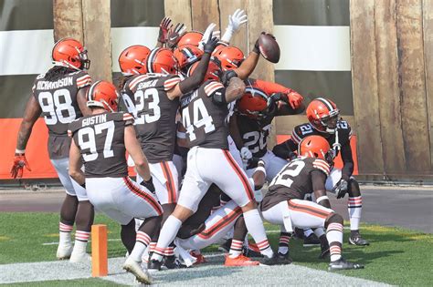 There’s Chubb! There’s Hunt! There’s...get this...some defense! Browns ...