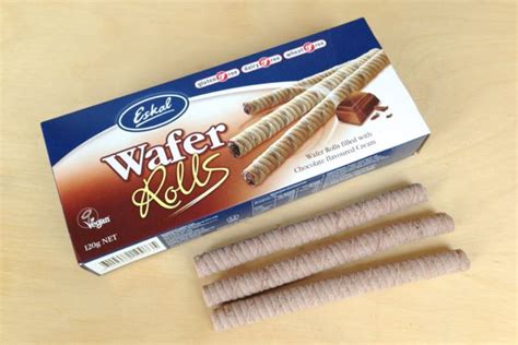 VEGANOO Vegan Reviews: Review: Eskal Wafer Rolls with Chocolate Cream