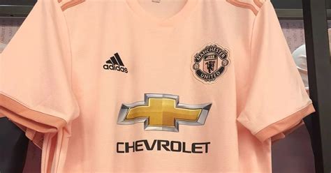 Manchester United launch new pink 2018/19 away kit and will wear it vs ...