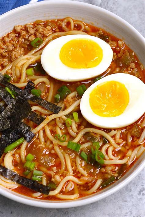 15 Easy Ramen Noodle Recipes (Best Ramen Recipes) - IzzyCooking