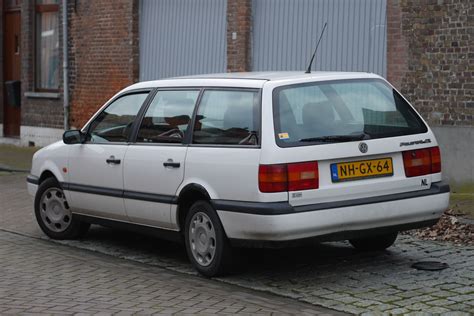 Volkswagen Passat Variant (B4) 1.6 (100 Hp) 1995 - 1997 Specs and ...