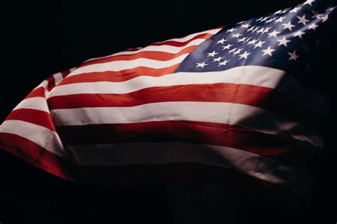 5 lighting tips to illuminate your American flag at night - StarSpangledFlags.com