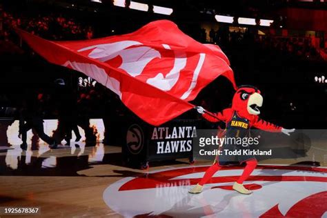 674 Atlanta Hawks Mascot Photos & High Res Pictures - Getty Images