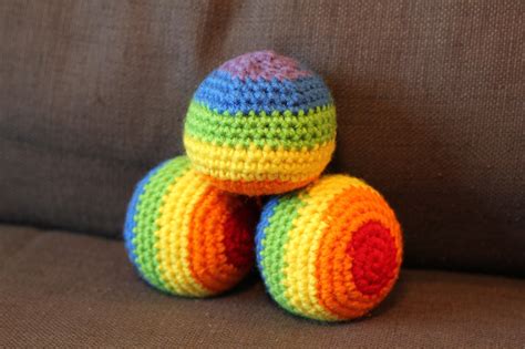 crafting for my sanity: crochet rainbow juggling balls. free pattern