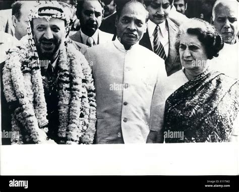 Yasser arafat meets mrs gandhi hi-res stock photography and images - Alamy