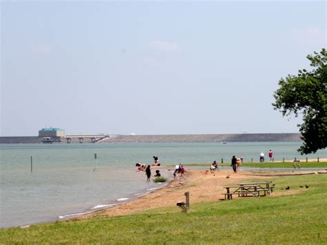 Lake Park closed to vehicle traffic due to high lake levels | Community ...