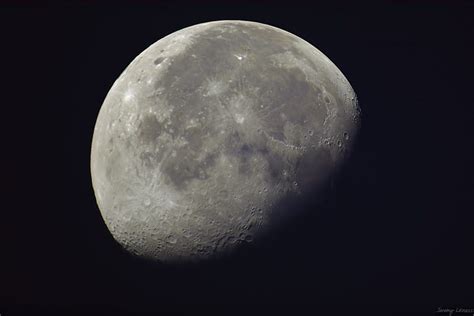 What is a waning gibbous moon?