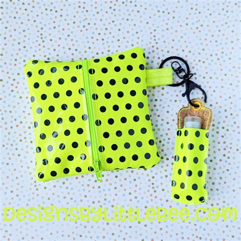 Vinyl Center Zipper ITH Bag - Designs by Little Bee