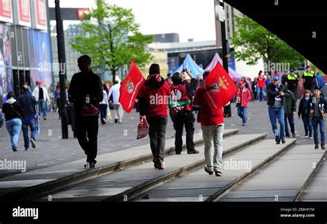 Benfica fans hi-res stock photography and images - Alamy