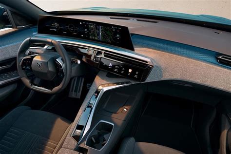 Así es el interior del nuevo Peugeot 3008, la marca del León revela el panorámico «i-cockpit»