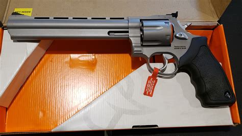 Taurus M44 8″ ported Stainless 44mag 6shot 2-440089 NEW | Ellis County Firearms - Waxahachie, TX.