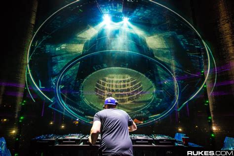 Watch Eric Prydz Unveil His Mind Blowing New Holographic Stage Production “HOLO” - This Song Is Sick