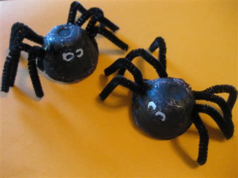 Simple Spider Craft - Mom Endeavors