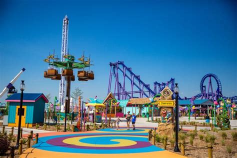 Lost Island Theme Park opens with 22 rides in Waterloo, Iowa