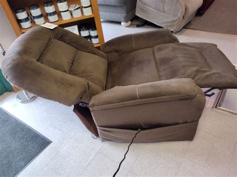 HEAT & MASSAGE BROWN LIFT CHAIR