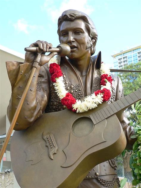 Elvis Statue in Hawaii - a photo on Flickriver