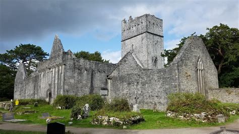 Muckross Abbey, Killarney [OC] : r/IrelandPics