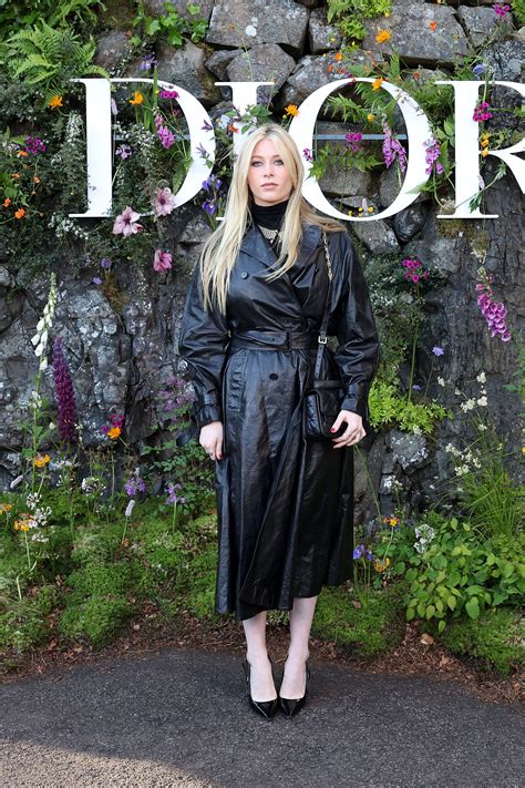 Clementine Vaughn, Claudia Schiffer's daughter, causes a sensation at the Dior fashion show ...