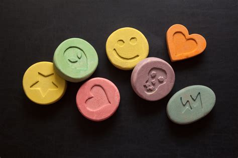 Ecstasy-Abhängigkeit: Definition, Auslöser & Therapie