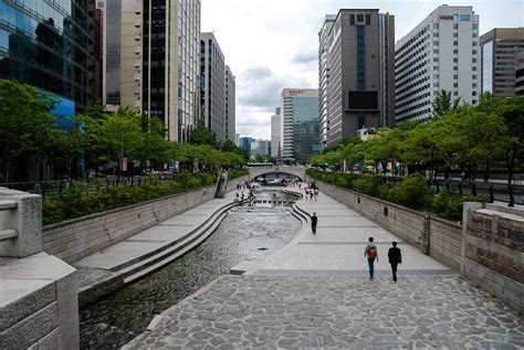 Cheonggyecheon stream | koreatourinformation.com