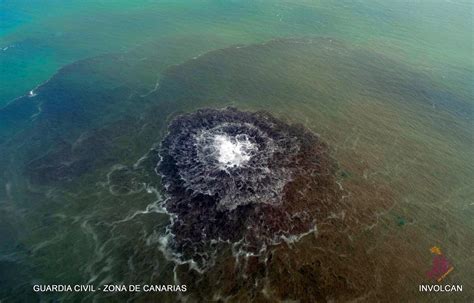 El volcán de El Hierro sigue emitiendo agua a 39 grados cuatro años después (vídeo) -- Cambios ...