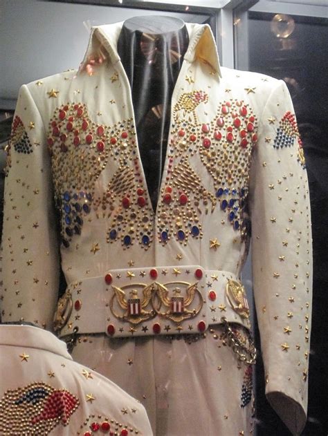 The famous Aloha eagle suit ( 1973 ) That was the most symbolic Elvis jumpsuit ever. We can see ...