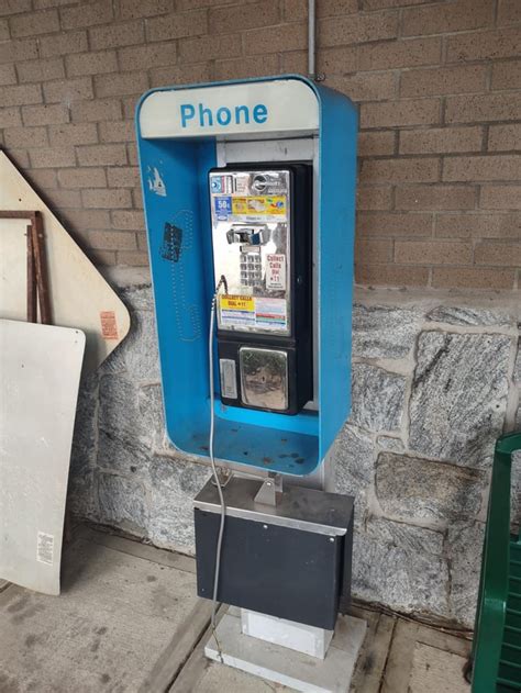 I found a broken payphone that had a Turner Field layout in it! : r/Braves