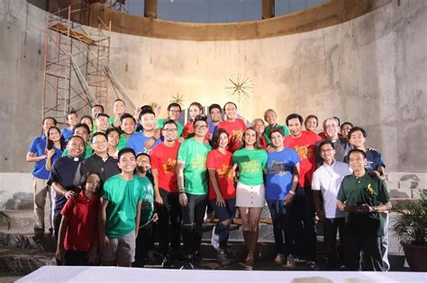 ABS-CBN's 'Isang Pamilya Tayo Ngayong Pasko' Christmas Station ID Hits ...