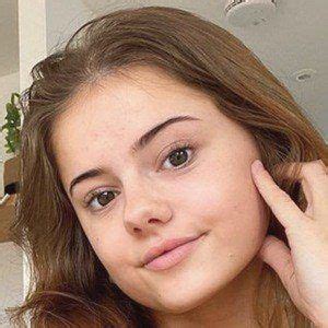 Ellie Louise - Age, Family, Bio | Famous Birthdays