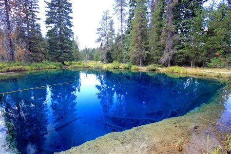 Little Crater Lake in Oregon [1600x1067] : r/ImagesOfOregon