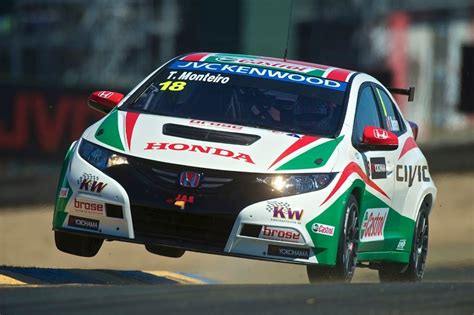 WTCC Macau 2013 Sees Yvan Muller dominates opening race