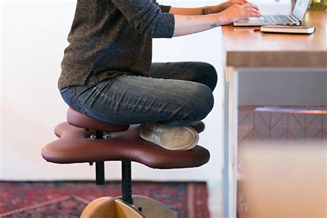 This chair was designed to let you sit cross-legged for better posture and health! - Yanko Design