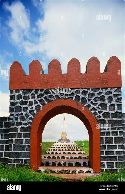 Fort wall ; entry gate ; entry arch ; Shivaji Samadhi ; Jawhar ; Javhar ...