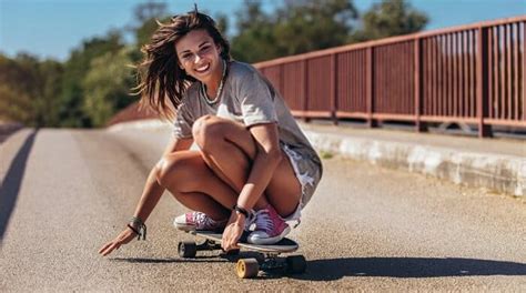 How to Stop on A Skateboard for Beginners | Expert Page