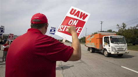 Ford and GM announce hundreds of temporary layoffs with no compensation due to strike : r/cars