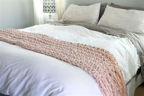 Finger Crochet Blanket Tutorial - No crochet knowledge needed! - Melanie Ham