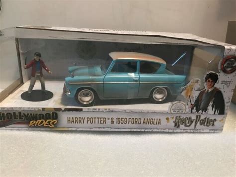 HARRY POTTER. MR.WEASLEY'S FLYING CAR. FORD ANGLIA DIE CAST w/Harry ...