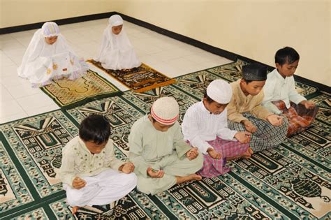 Muslim Kids Praying stock image. Image of mosque, religion - 7626463