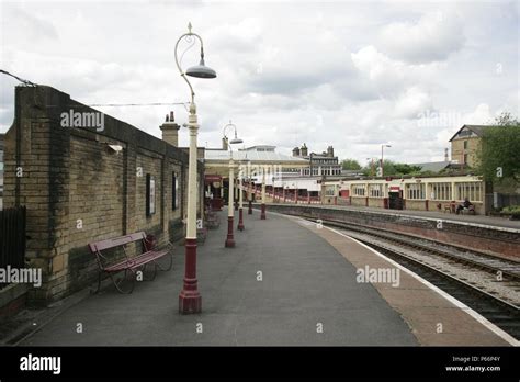 Keighley railway station seating hi-res stock photography and images ...