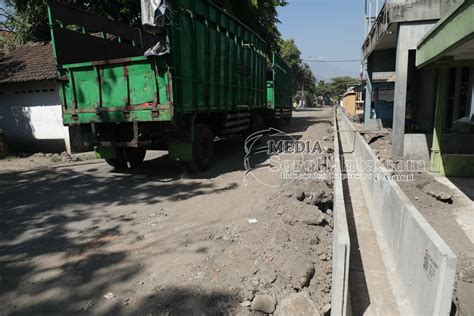 Proyek Jalan Beton Ruas PG. Krembung-Mojoruntut Sidoarjo Masuk Tahap Pengecoran Pondasi dan ...