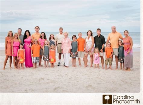 family beach picture color ideas - Una Hughey