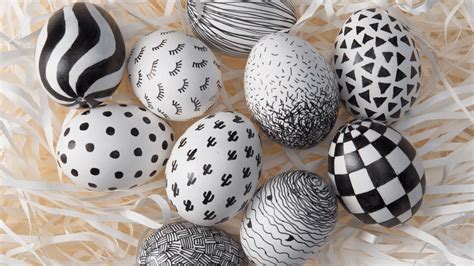 Black-and-white Easter eggs | STAEDTLER